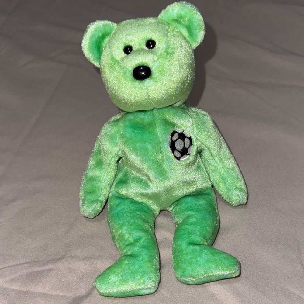 1999 Ty Beanie Baby kicks the Soccer Patch